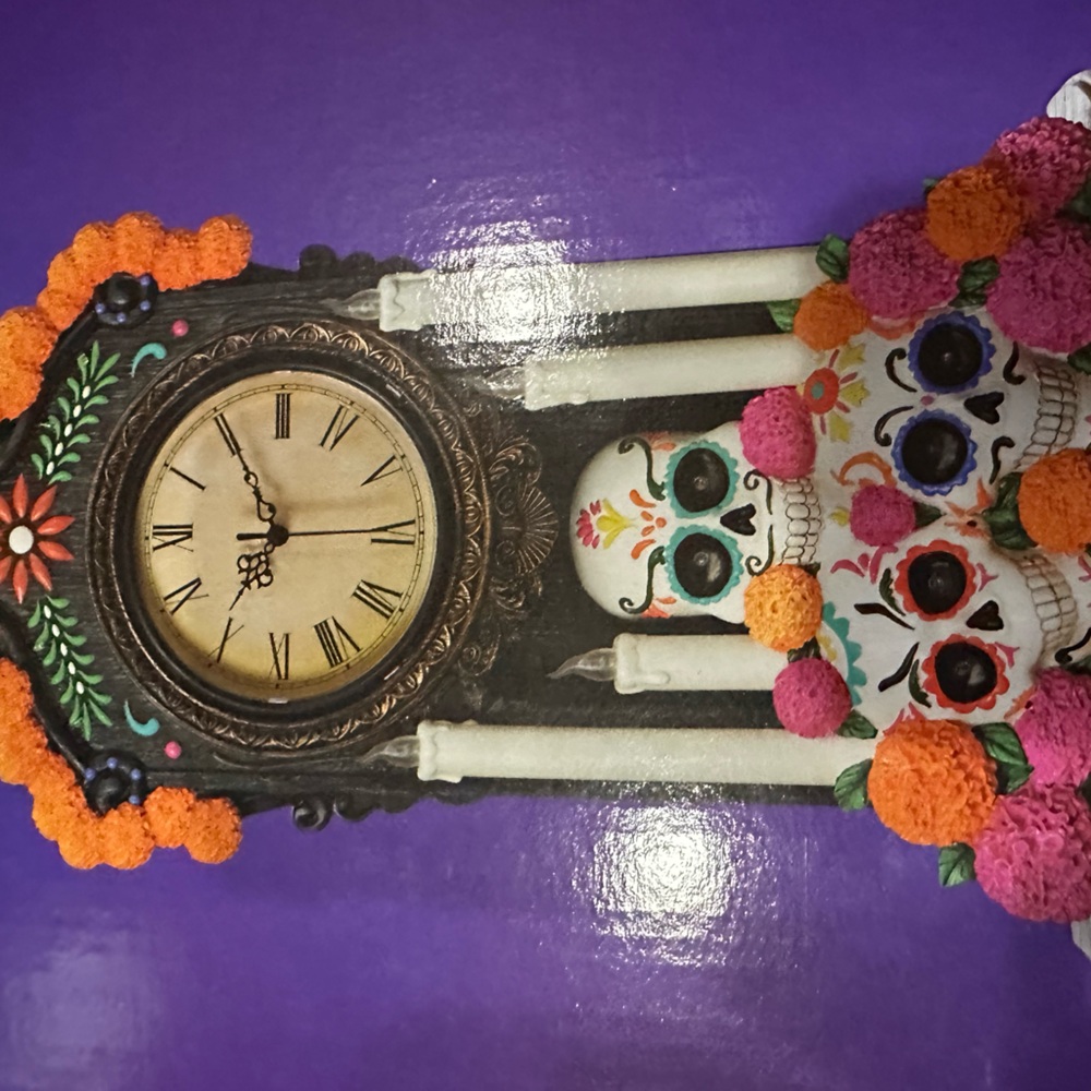 Skull dawn of the dead large clock that lights up